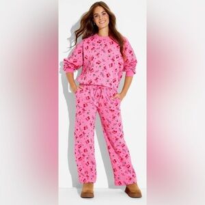Pink Christmas Holly Lounge jogger set. Top and bottoms.Sold out online💕🎄🎁🥳